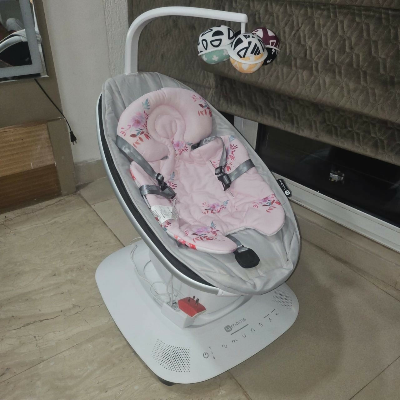 4moms mamaRoo Baby Swing with multiple soothing motions, adjustable speed settings, reclining seat, soft removable fabric, and interactive features designed to comfort and entertain babies during supervised use.