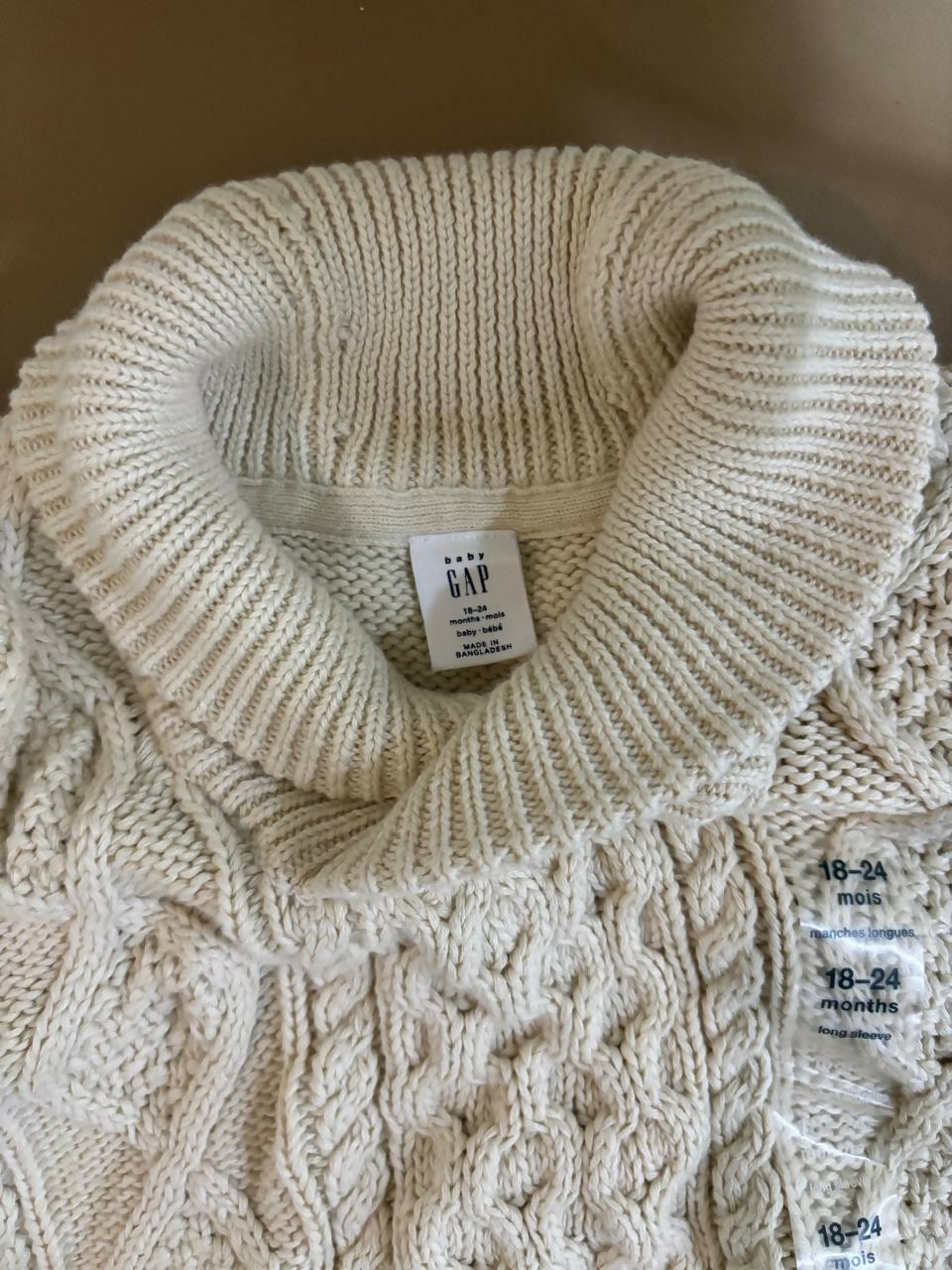 GAP Cable Knit Sweater Beige – Classic, Cozy & Perfect for Cool Weather