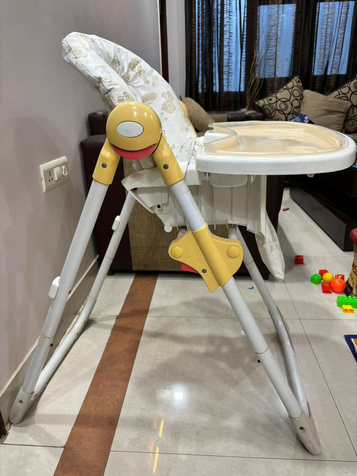 Parents looking for a functional, comfortable, and adorable highchair for daily feeding.