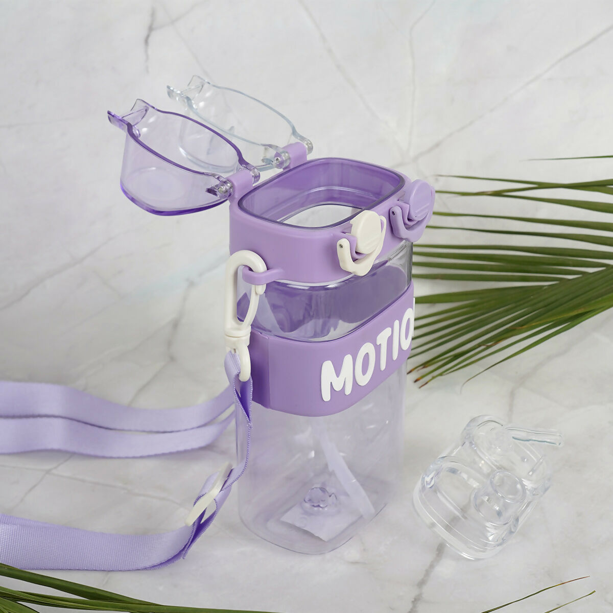 Kids Sipper is the ideal choice for the growing kid. The sipper's contoured shape and anti-slip texture grips make it easy for little hands to hold the cup.