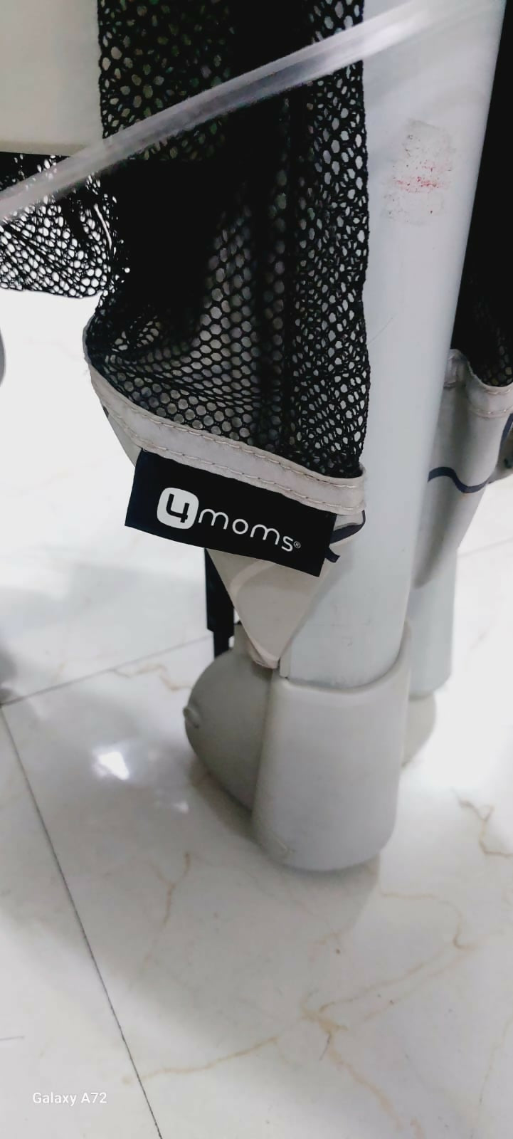 4MOMS Breeze Classic Portable Playard