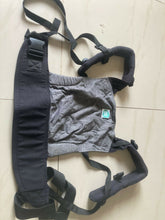 KOL KOL Baby Carrier - Black: Ergonomic and stylish baby carrier for comfortable and safe babywearing.