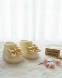 Crochet baby shoes with bow