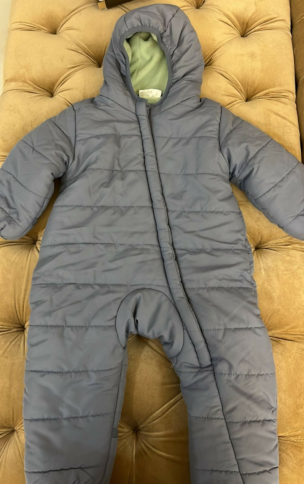 Keep your baby warm and cozy outdoors with the Baby Windsheeter with Warm Inside, featuring a soft and snug inner lining for chilly days. Crafted for durability and comfort, this windsheeter is perfect for outdoor adventures.
