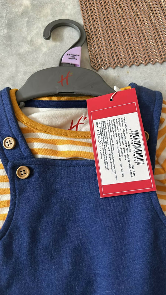 Elevate your baby’s style with the HAMLEYS 2 Piece Bodysuit Dungaree set, combining comfort and cuteness for any occasion!