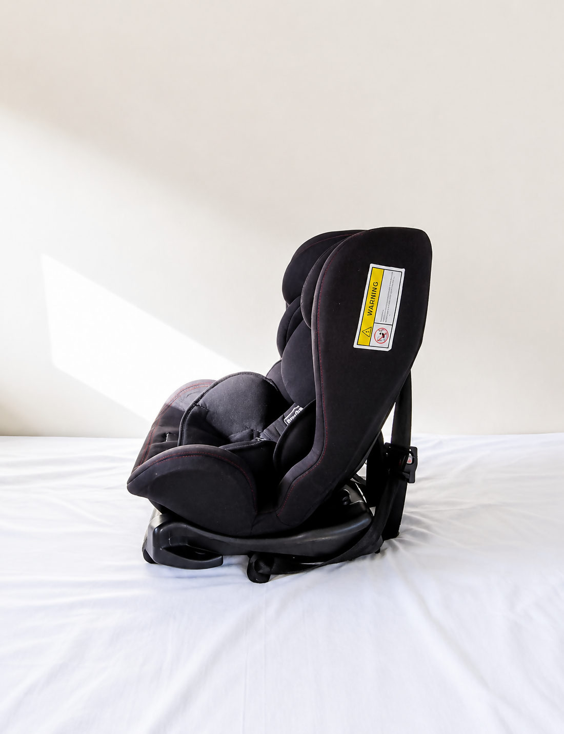 BABYHUG Bon Voyage ISOFIX Convertible Car Seat B139 in Almost New condition featuring ISOFIX installation, 5-point safety harness, adjustable reclining design and padded seating for comfortable car journeys with your child.