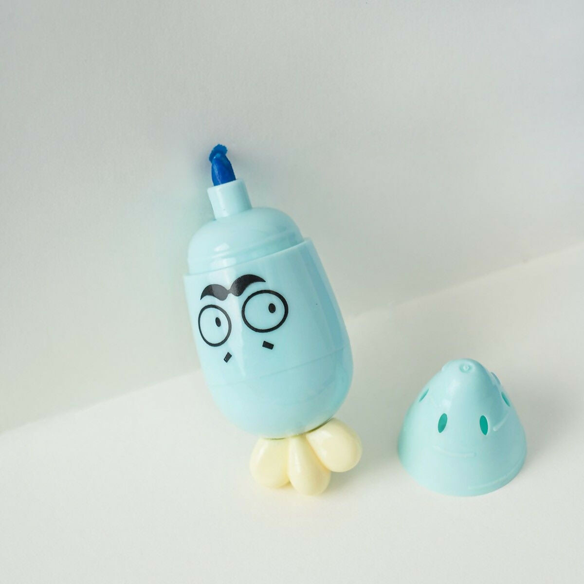 Carrot Shaped fancy highlighter pen set for kids girls, school and office uses. Perfect for school, office, family use. Great gift for your kids, friend or personal collection.