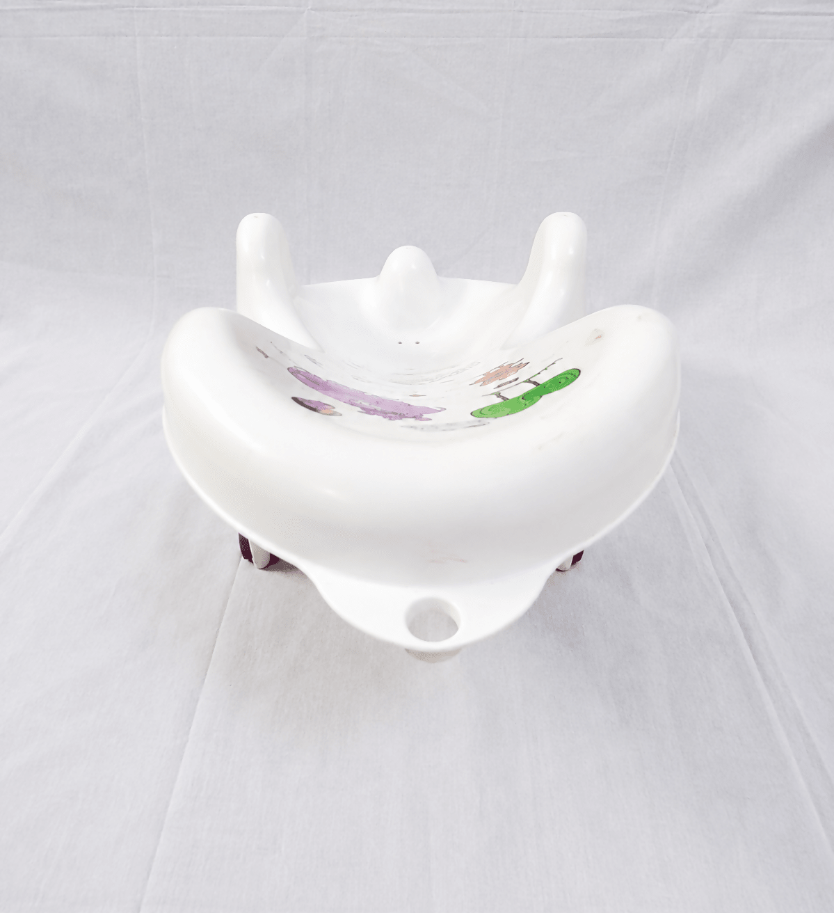 Keeeper Ergonomic Baby Bath Support Infant Bath Recliner Safari with ergonomic shape, non-slip design, sturdy construction, and comfortable support to help keep babies secure during bath time.