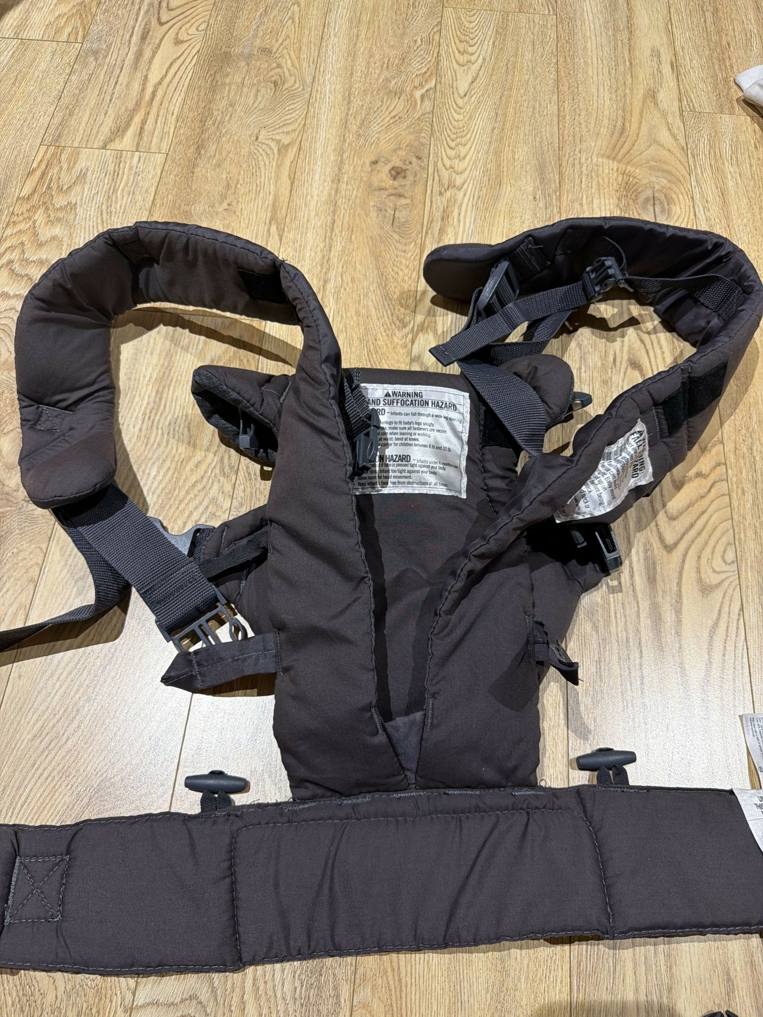 Infantino Flip 4-in-1 Convertible Carrier in Grey with an adjustable ergonomic seat, head support, padded shoulder straps, waist belt, and four carrying positions for babies weighing 3.6–14.5 kg.