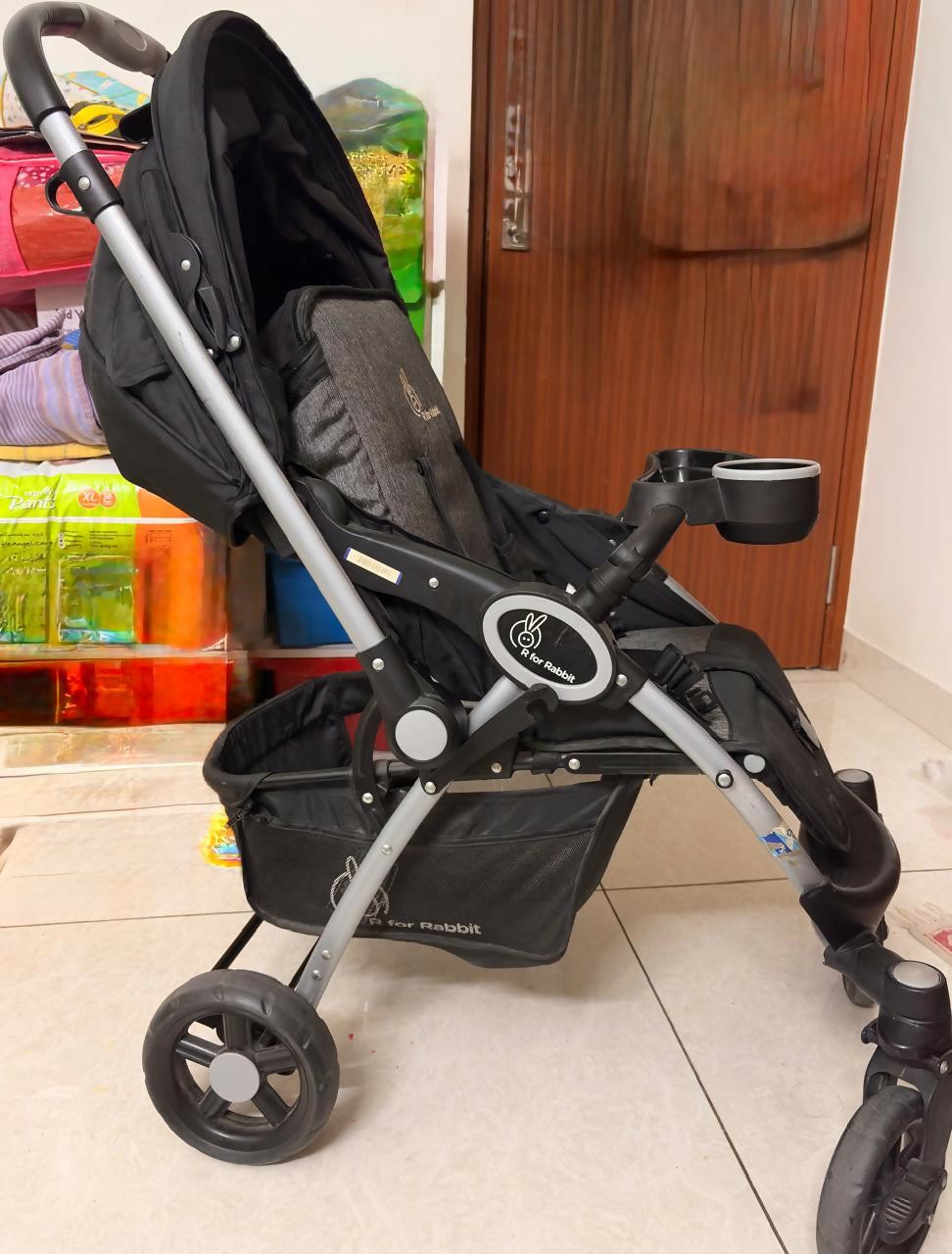R FOR RABBIT Baby Stroller/Pram featuring comfortable seating, a protective canopy, sturdy frame and smooth-moving wheels for convenient everyday walks, outings and travel with your baby.