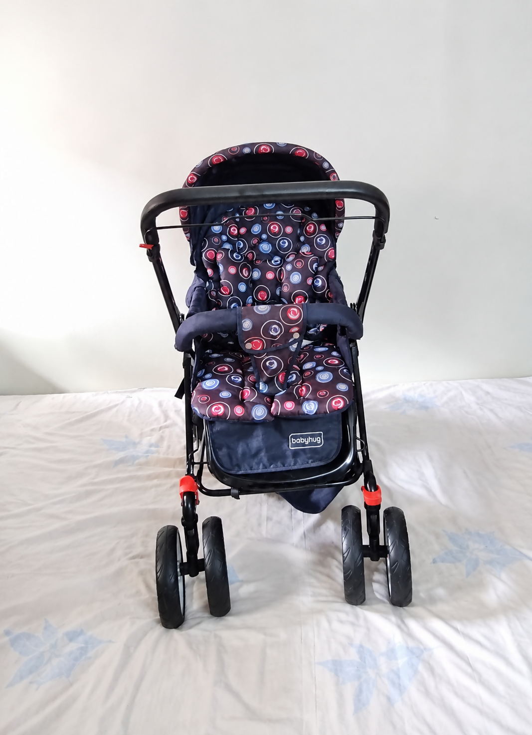 BABYHUG Melody Baby Stroller/Pram B151 in Almost New condition featuring a reversible handle, reclining seat, protective canopy and convenient foldable design for comfortable everyday walks, outings and travel with your baby.