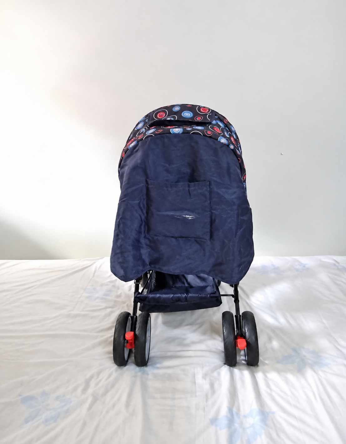 BABYHUG Melody Baby Stroller/Pram B151 in Almost New condition featuring a reversible handle, reclining seat, protective canopy and convenient foldable design for comfortable everyday walks, outings and travel with your baby.
