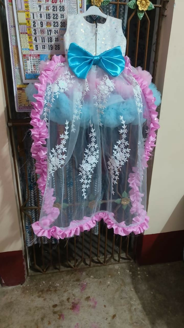 Celebrate your baby girl’s milestone with this beautifully crafted 1st birthday dress, designed to make her shine on her special day.