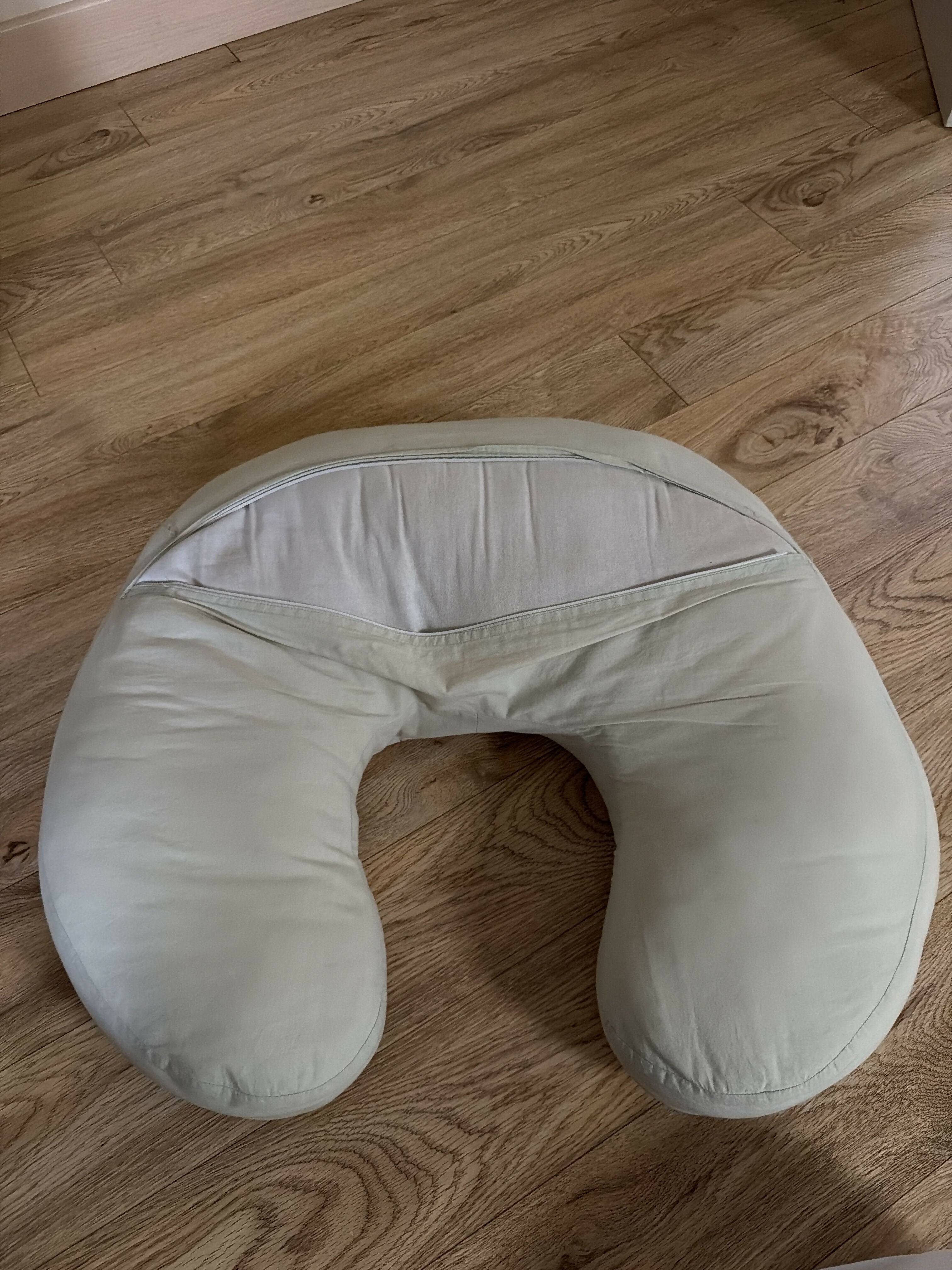 Haus & Kinder Feeding Pillow with ergonomic support, soft cushioned filling, and comfortable design to provide proper positioning for breastfeeding, bottle feeding, and nursing sessions.
