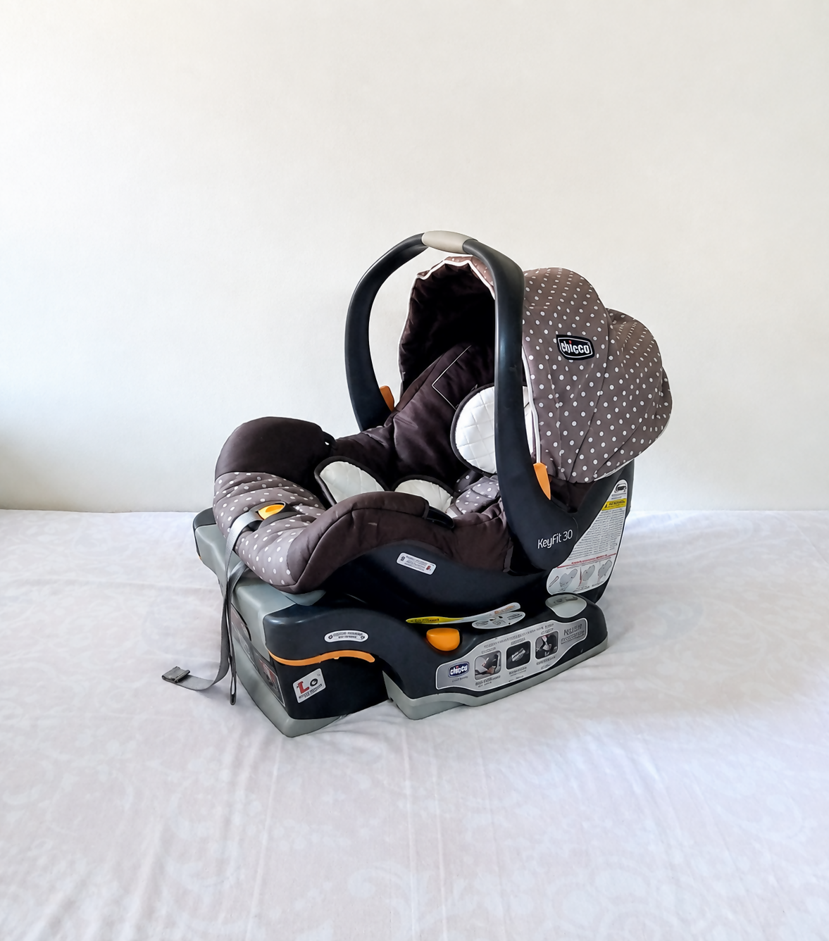 Chicco KeyFit 30 Infant Car Seat B130 with Stay-in-Car Base in Some Used condition, available in Chennai, Tamil Nadu, suitable for infants 4–30 lb with padded seating, safety harness, and secure base installation.