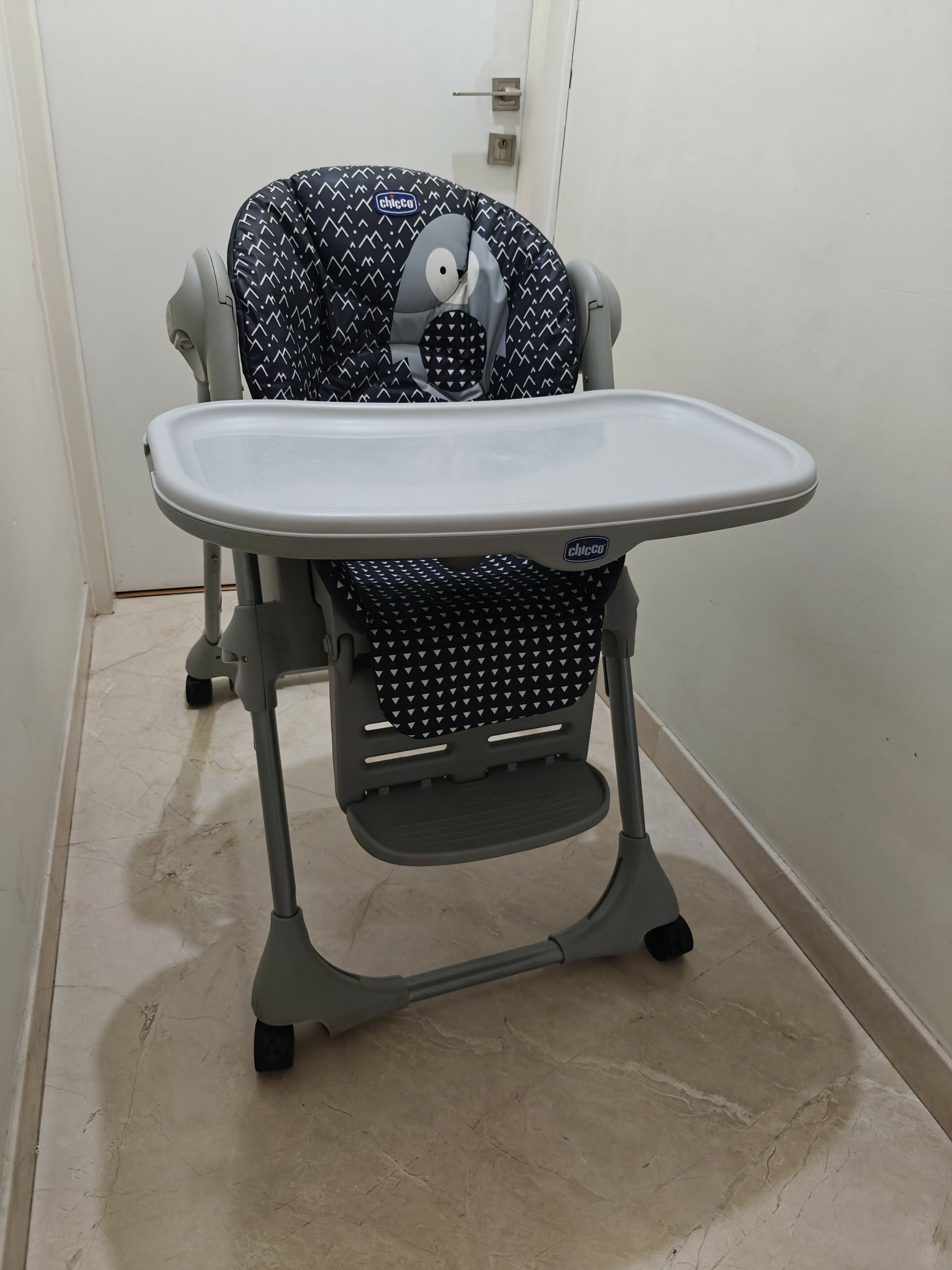 Chicco Polly Easy highchair with adjustable seating, feeding tray, secure safety harness, sturdy frame, and comfortable support for babies and toddlers during mealtimes.