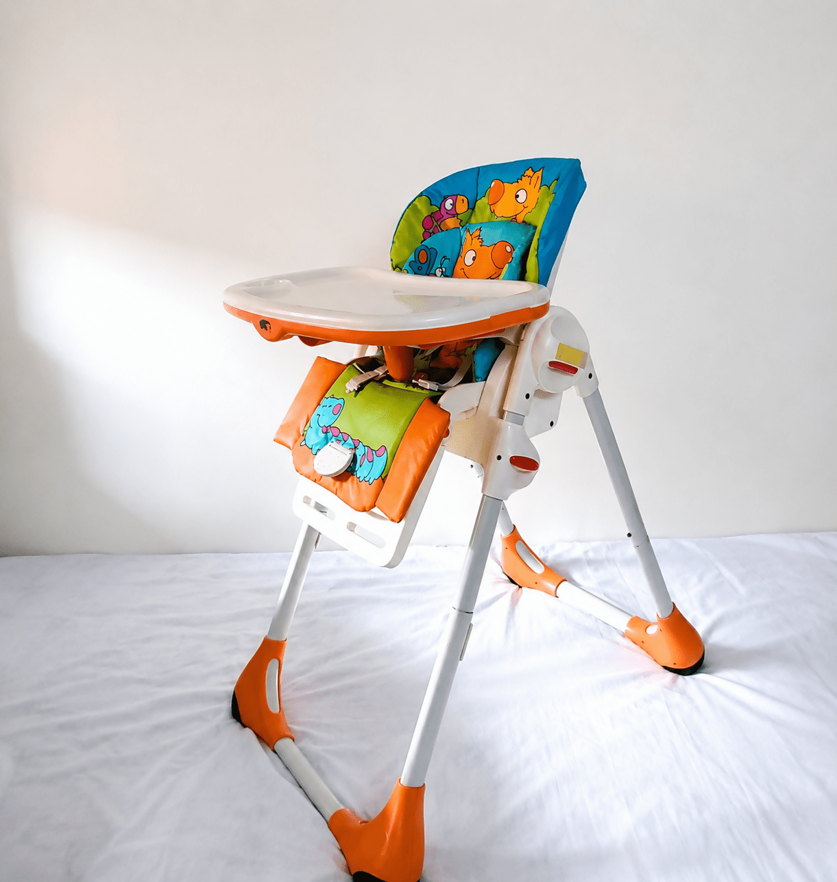 Chicco Polly foldable baby high chair with reclining feeding seat, adjustable tray, cushioned seating, sturdy frame, and premium design for comfortable baby mealtime and feeding.