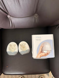 Théa wearable electric breast pump with hands-free design, compact milk collection cups, adjustable suction, and portable pumping support for breastfeeding mothers.