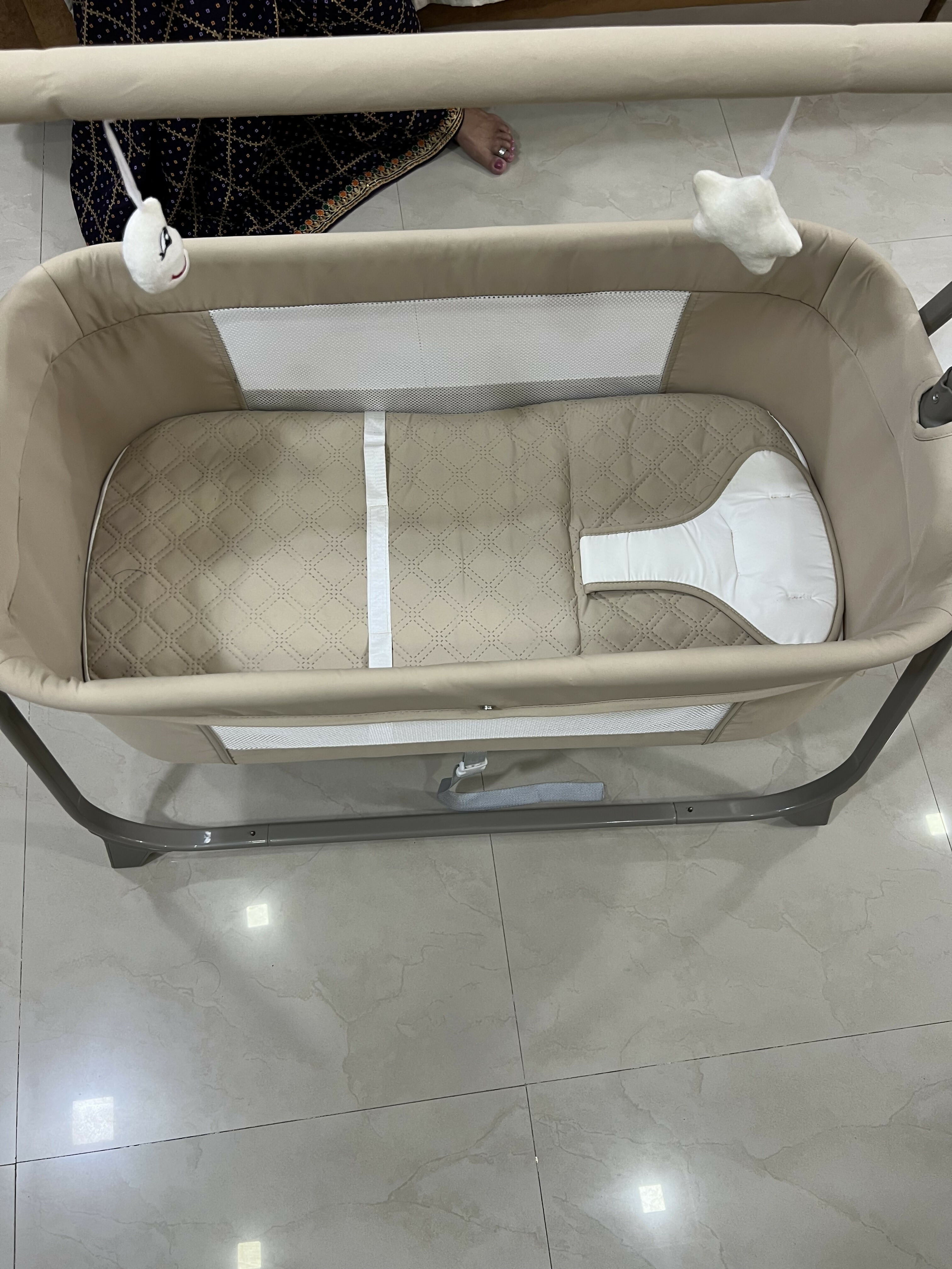 INFANTSO Premium Electric Baby Cradle Swing featuring an electric swinging function, comfortable resting space and supportive design for convenient supervised soothing, relaxing and everyday use with your baby.