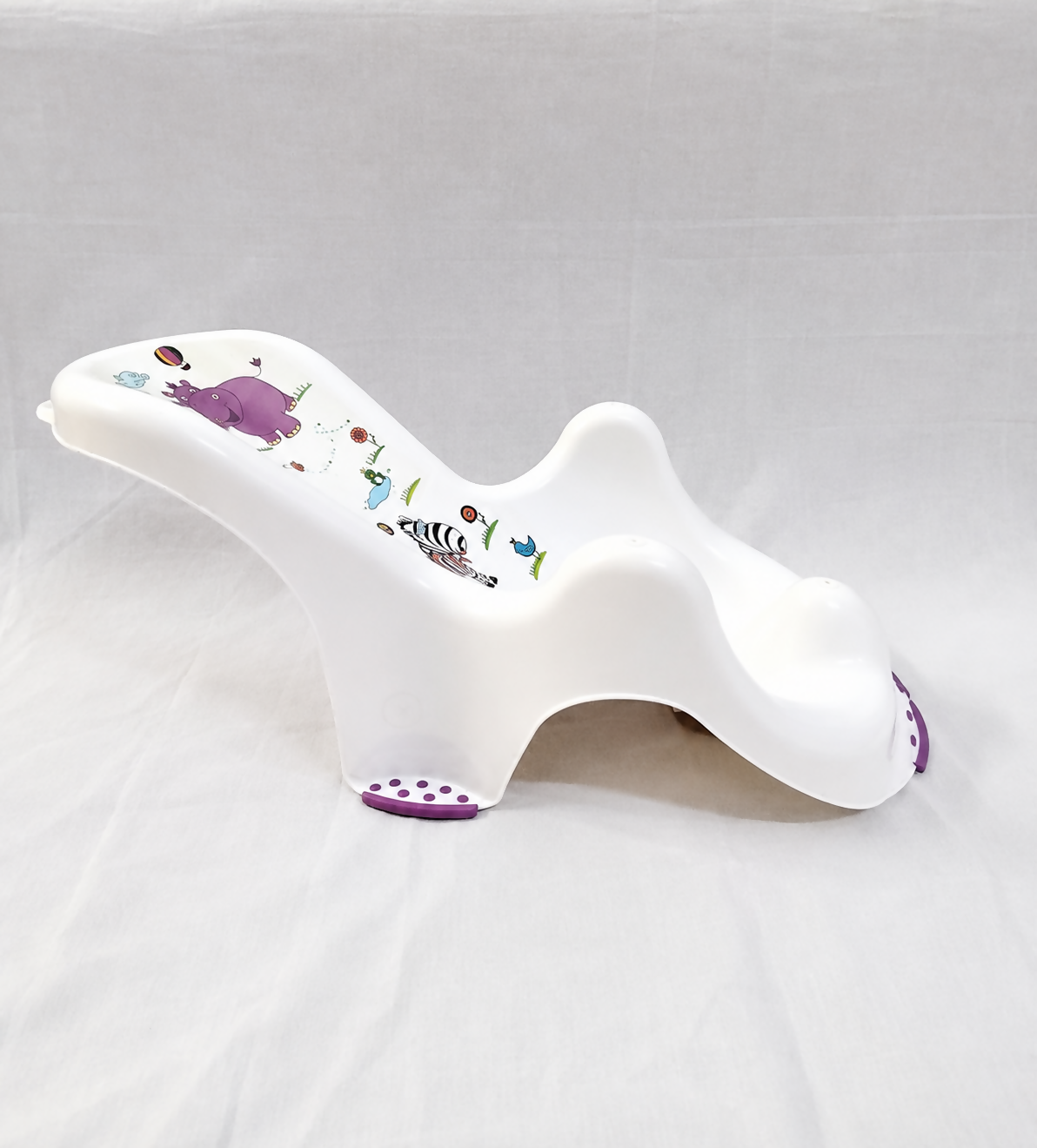 Keeeper Ergonomic Baby Bath Support Infant Bath Recliner Safari with ergonomic shape, non-slip design, sturdy construction, and comfortable support to help keep babies secure during bath time.