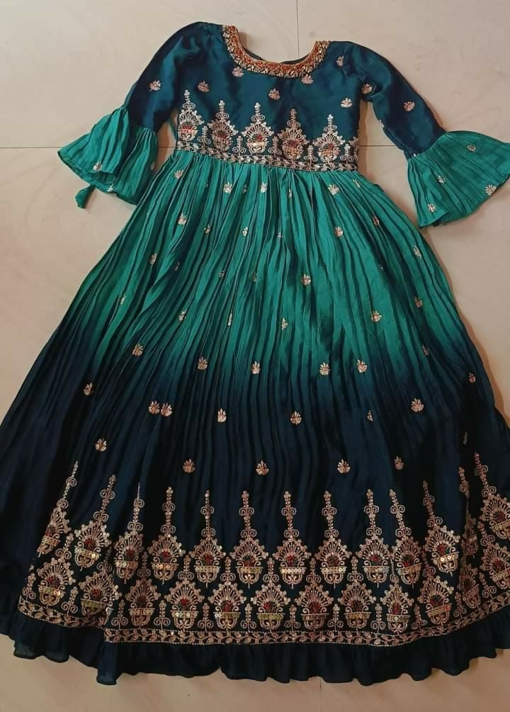 Dress your baby girl in luxury and style with our Boutique Designer Frock/Dress, sourced from exclusive boutiques for the most special occasions.