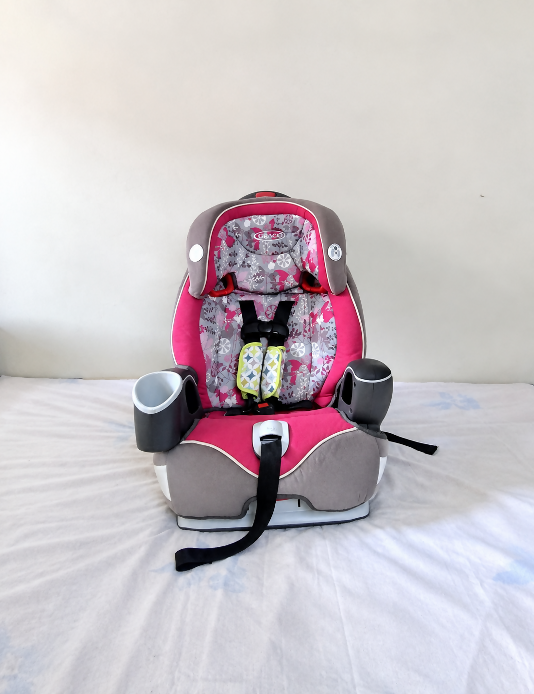 GRACO Nautilus 65 3-in-1 Harness Booster Car Seat B148 in Some Used condition featuring harness, high-back booster and backless booster modes, padded seating, and an adaptable design for growing children.