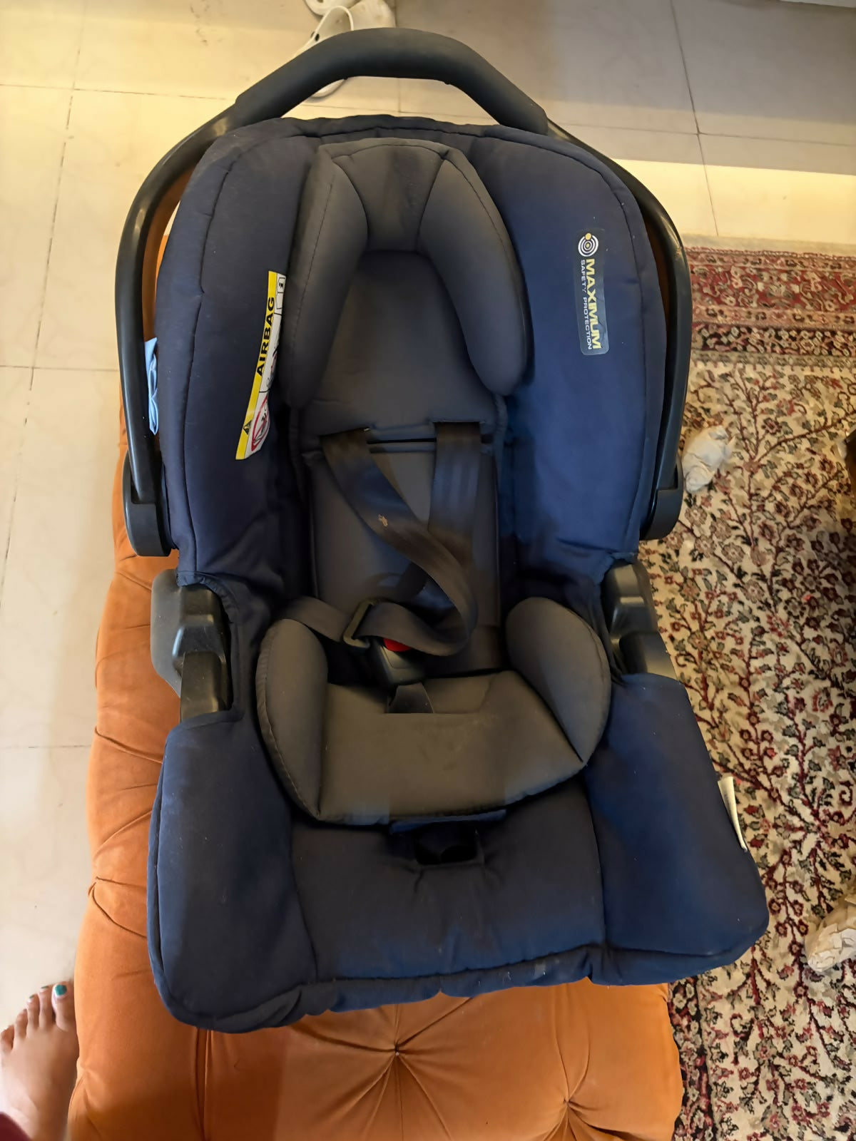 GRACO SnugFix Infant Car Seat with ISOFIX Base featuring a padded infant seat, secure harness, convenient carry handle and compatible ISOFIX base for practical everyday car travel with your baby.