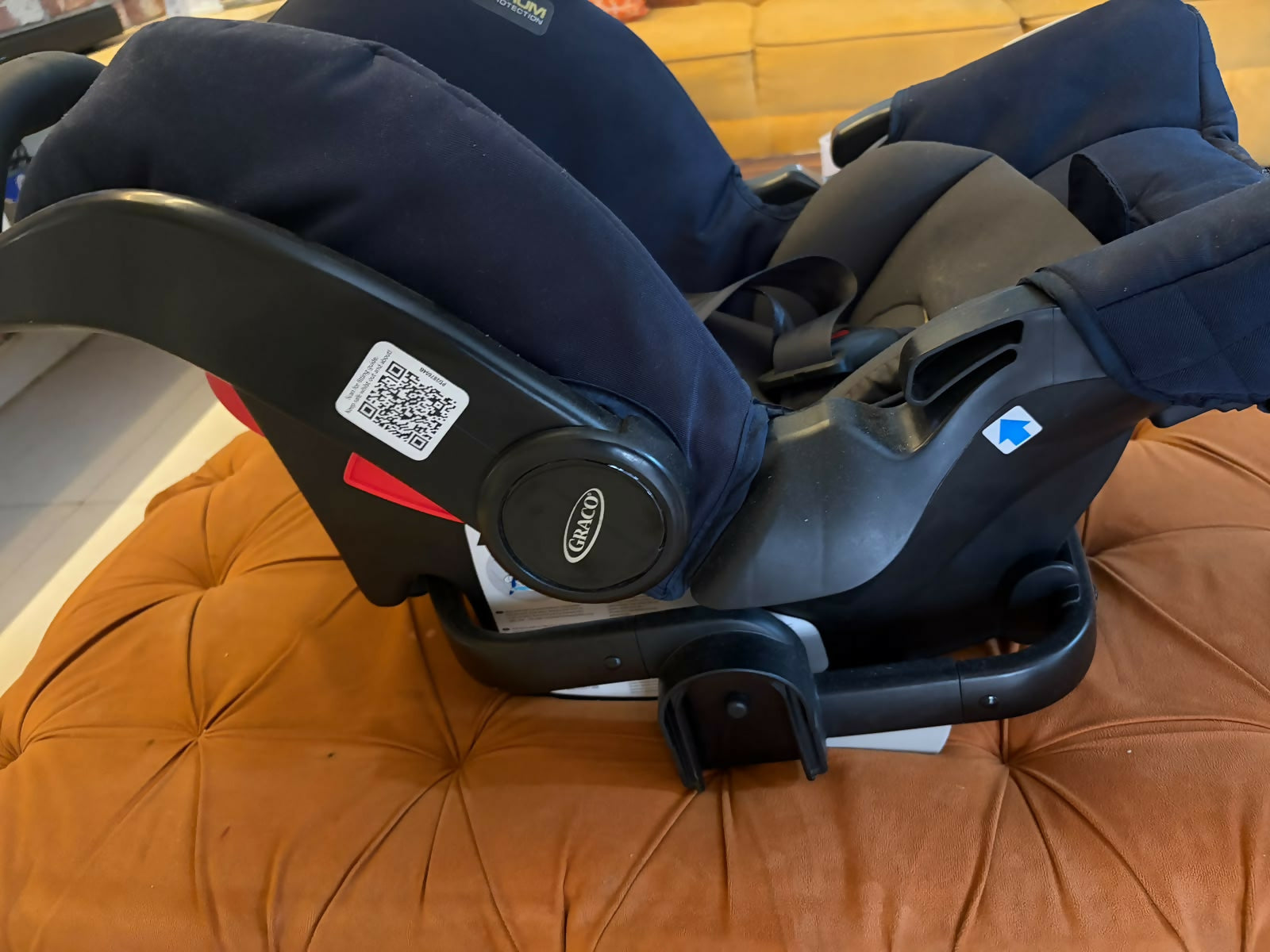 GRACO SnugFix Infant Car Seat with ISOFIX Base featuring a padded infant seat, secure harness, convenient carry handle and compatible ISOFIX base for practical everyday car travel with your baby.