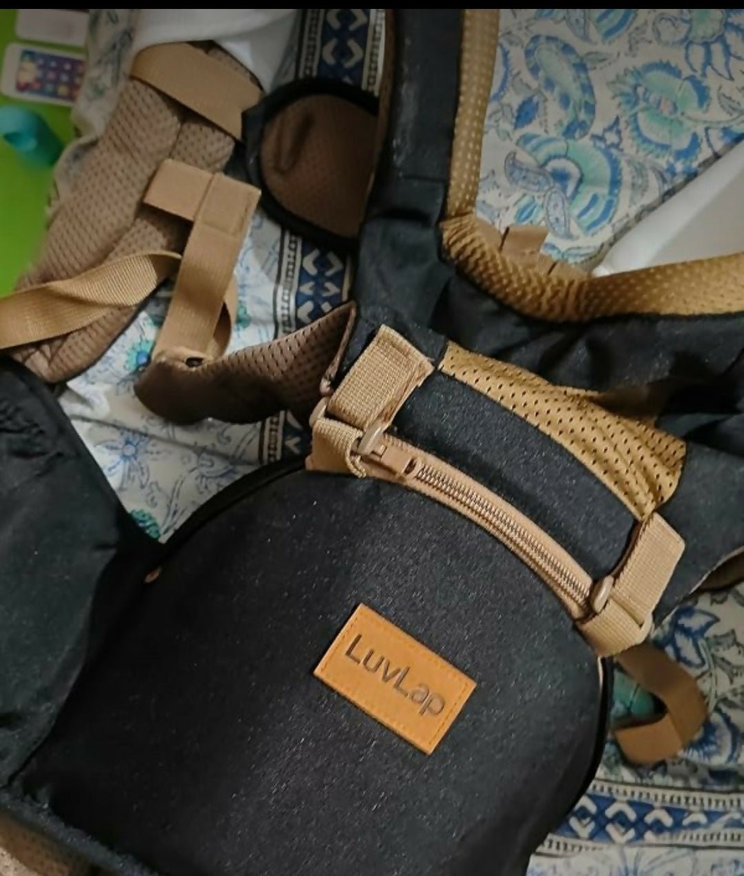 LUVLAP Royal Hipseat baby carrier in black with ergonomic hip seat, adjustable straps, cushioned support, secure carrying design, and hands-free comfort for babies and parents.