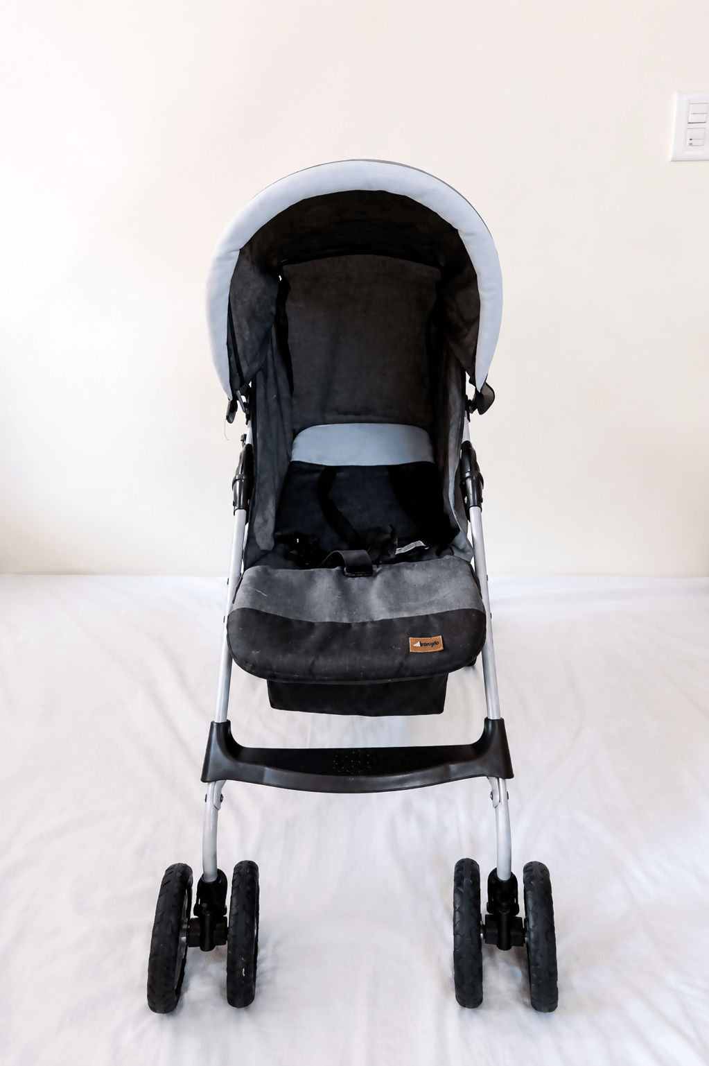 Hauck Baby Stroller Pushchair with reclining seat, adjustable canopy, 5-point safety harness, smooth wheels, foldable frame, and comfortable seating for safe and convenient everyday outings with babies and toddlers.