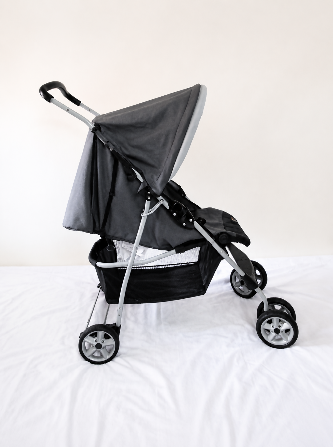 Hauck Baby Stroller Pushchair with reclining seat, adjustable canopy, 5-point safety harness, smooth wheels, foldable frame, and comfortable seating for safe and convenient everyday outings with babies and toddlers.