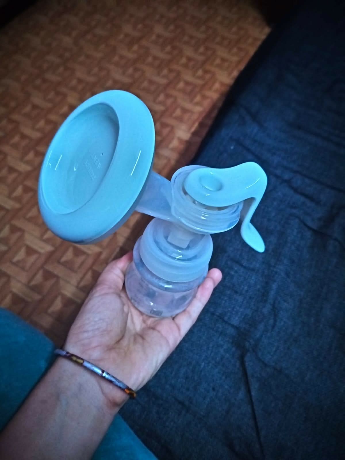 Buy Philips Avent Manual Breast Pump – comfortable, efficient, and portable solution for nursing mothers.