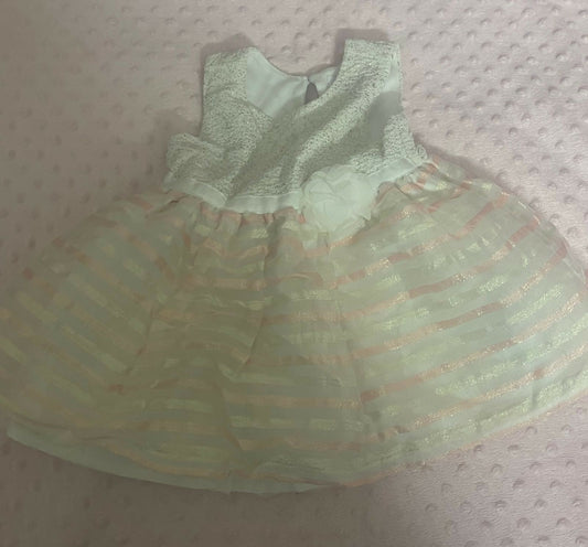 Discover the latest in style and quality with our Imported from USA Baby Girl Frock/Dress - crafted with exquisite detail and designed to make your little one shine!