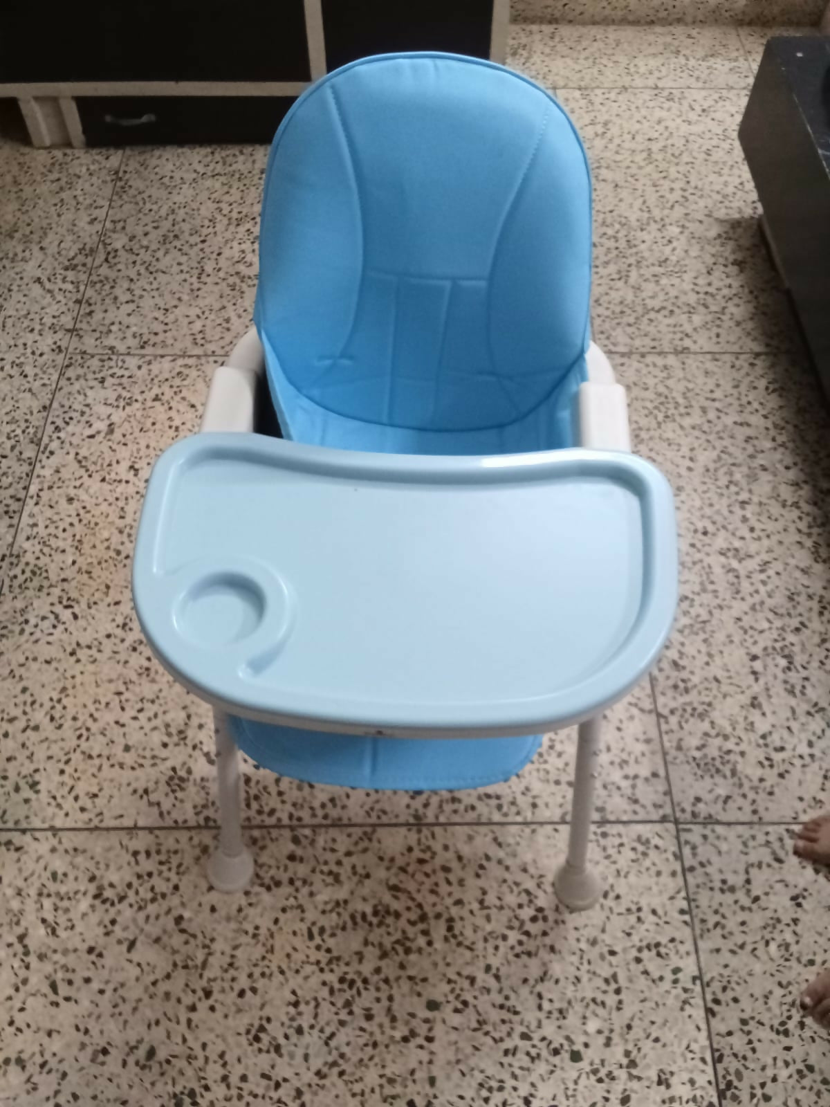 The STAR AND DAISY Comfort Baby High Chair is a versatile and safe solution for your child's mealtime and playtime needs.