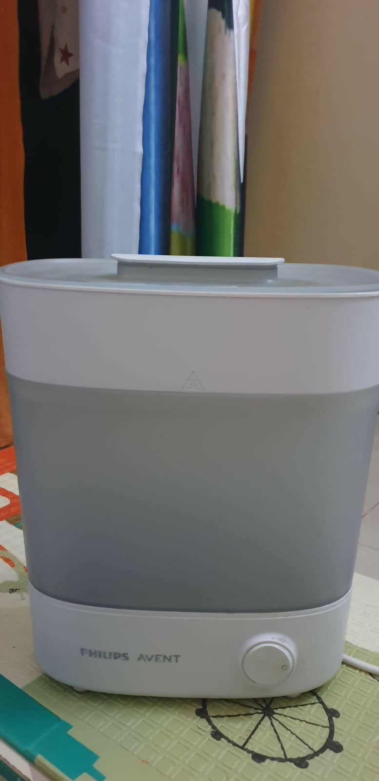 PHILIPS AVENT bottle steriliser – fast, safe, and effective steam cleaning for baby bottles.