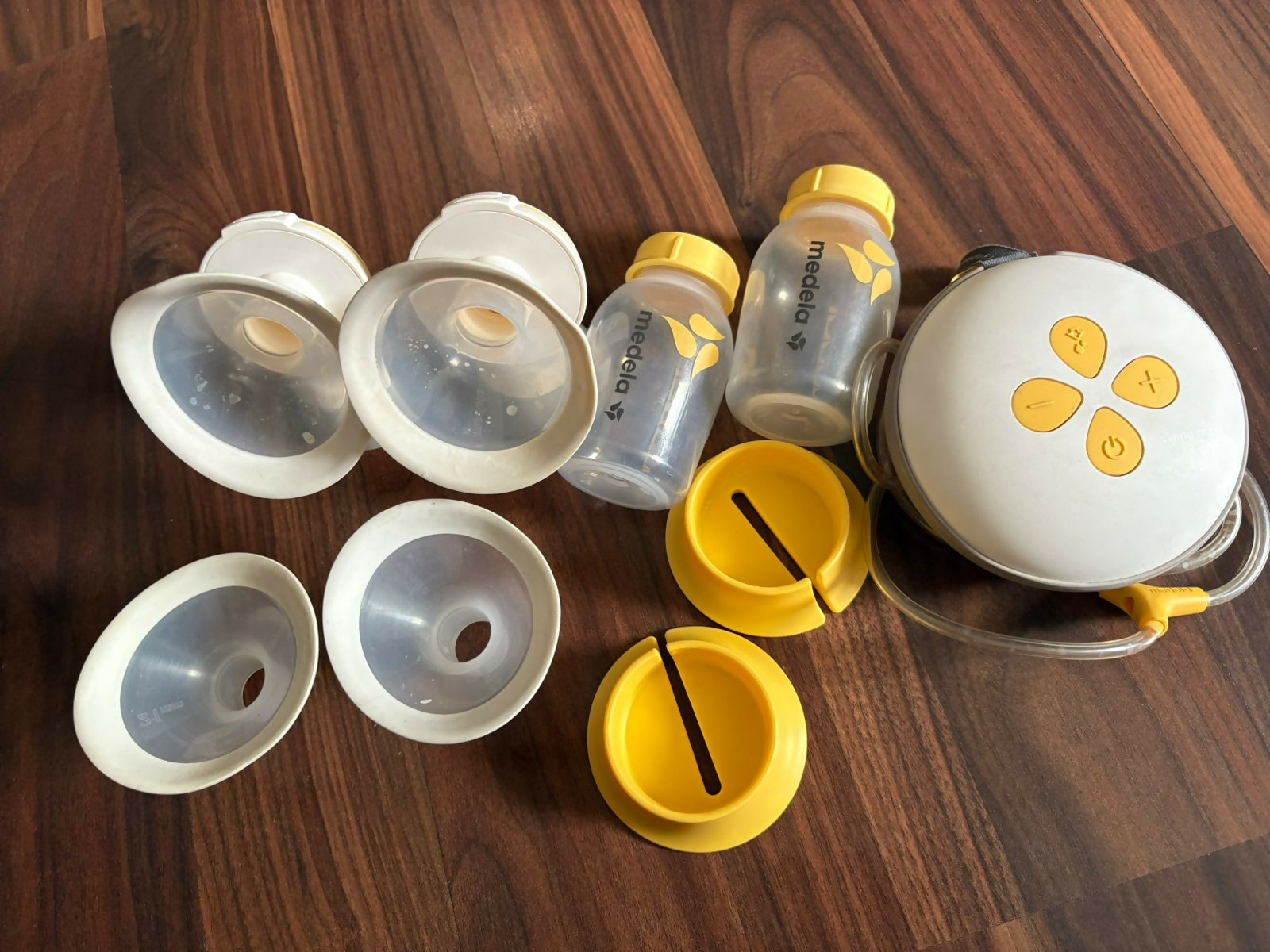 MEDELA Swing Maxi double electric breast pump – efficient, portable, and comfortable for daily use.