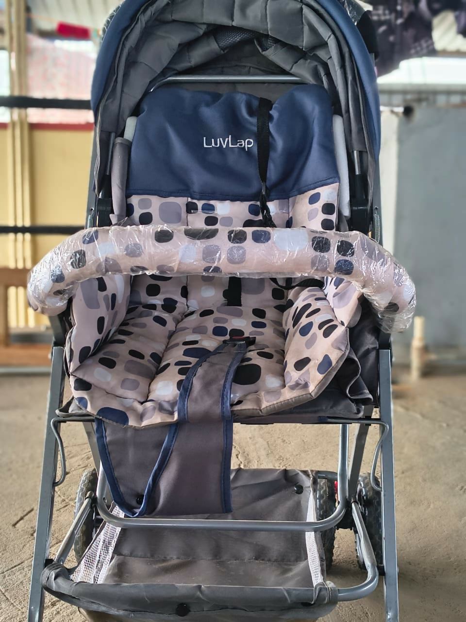 LUVLAP Sunshine Baby Stroller/Pram featuring comfortable seating, a protective canopy, sturdy frame and smooth-moving wheels for convenient everyday walks, outings and travel with your baby.