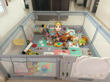 METRENO playpen/playard (180 × 200 cm) with a spacious play area, sturdy frame, breathable mesh sides, and a secure design for safe indoor play and exploration.