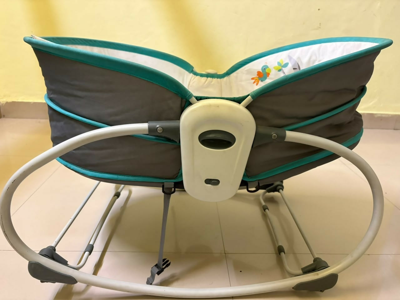 Mastela 5-in-1 Rocker Bassinet in Teal with rocking and bassinet modes, cushioned sleeping area, secure safety harness, and a sturdy multifunctional design for newborns.