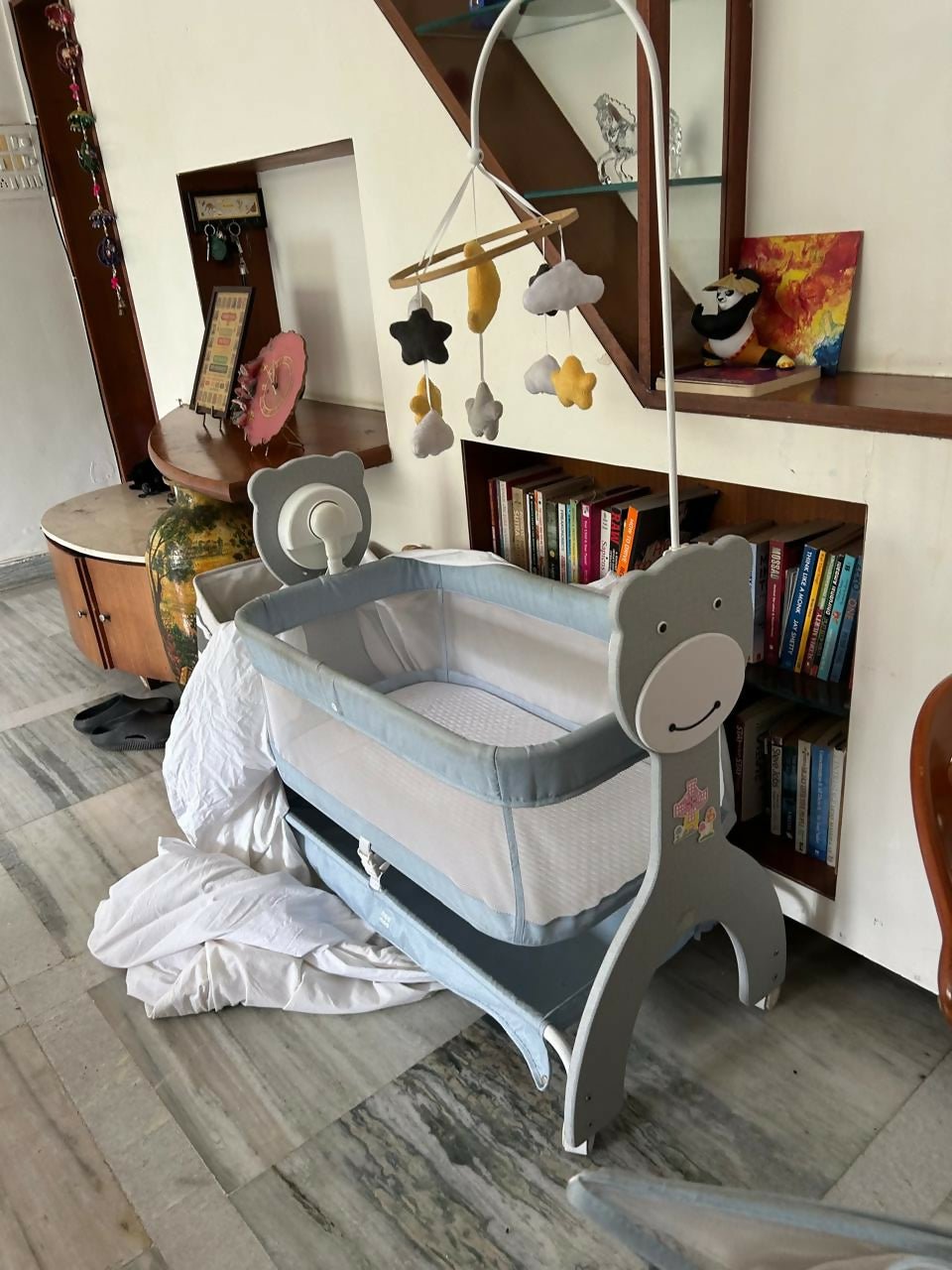 Animal themed Mee Mee Sweet Love Automatic Cradle with mosquito net