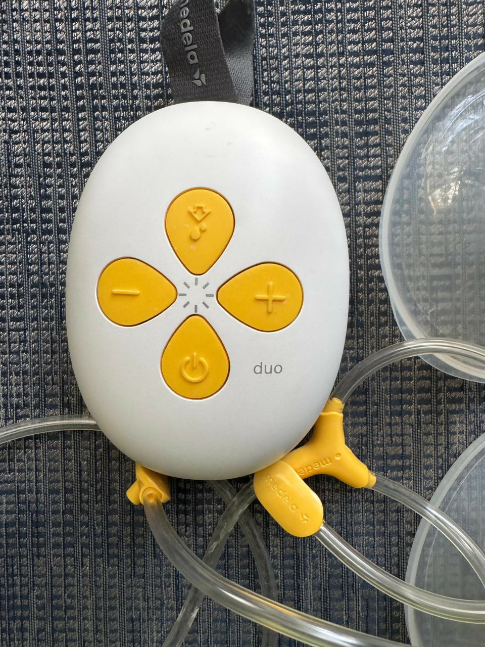 MEDELA Duo hands-free breast pump – portable, quiet, and comfortable pumping solution for moms.