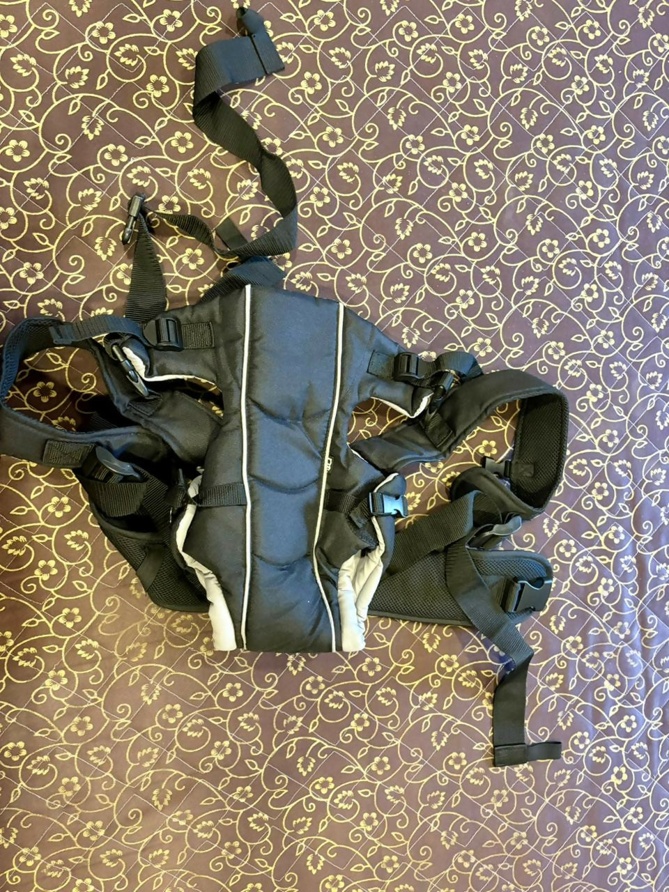 MOTHERCARE baby carrier kangaroo bag – safe, ergonomic, and comfortable for parents and babies.