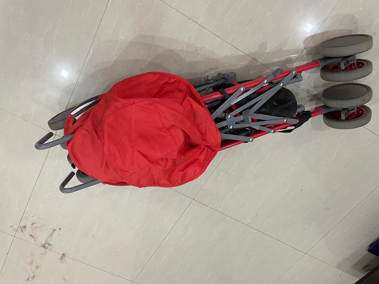 POLKA TOTS baby stroller with 5-point safety harness, adjustable canopy, storage basket, lightweight umbrella-fold design, and smooth wheels for babies and toddlers up to 20 kg (0–5 years).