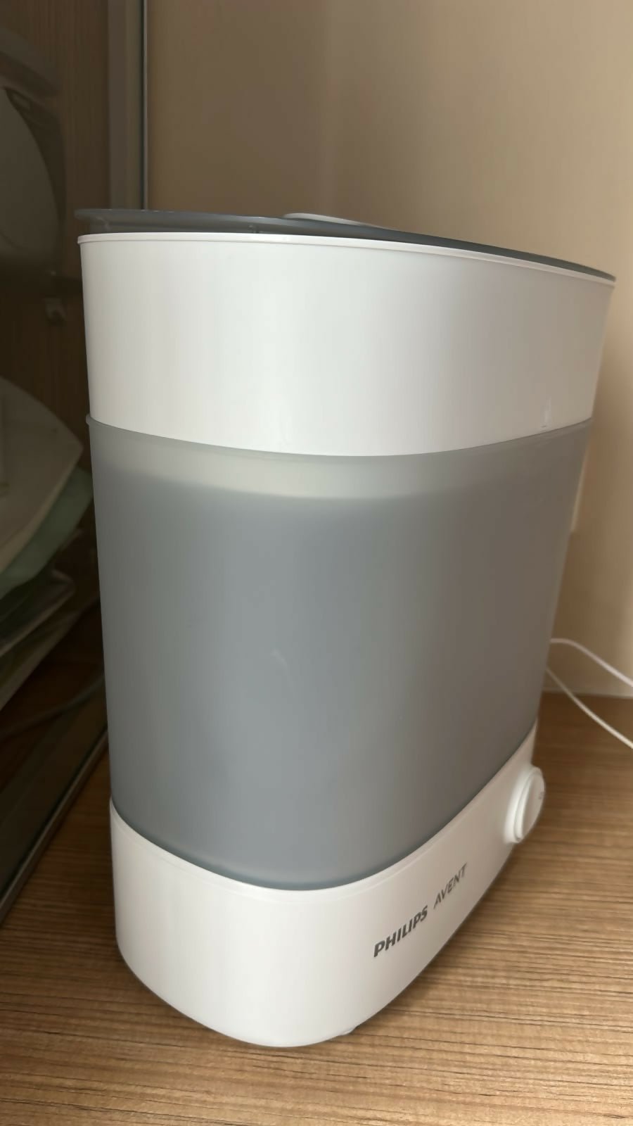 PHILIPS AVENT Steriliser/Sterilizer for baby bottles and feeding accessories with efficient steam sterilization, spacious capacity, BPA-free compatibility, and a compact design for hygienic everyday use.