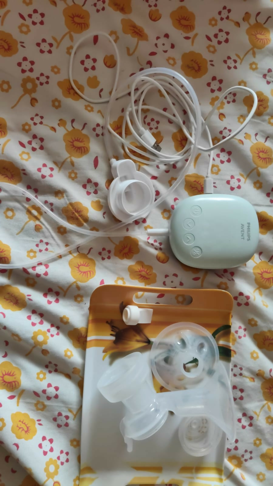 PHILIPS AVENT Electric Breast Pump in Almost New condition featuring adjustable pumping settings, a comfortable breast cushion, compact design and easy electric operation for convenient breast milk expression at home or while travelling.