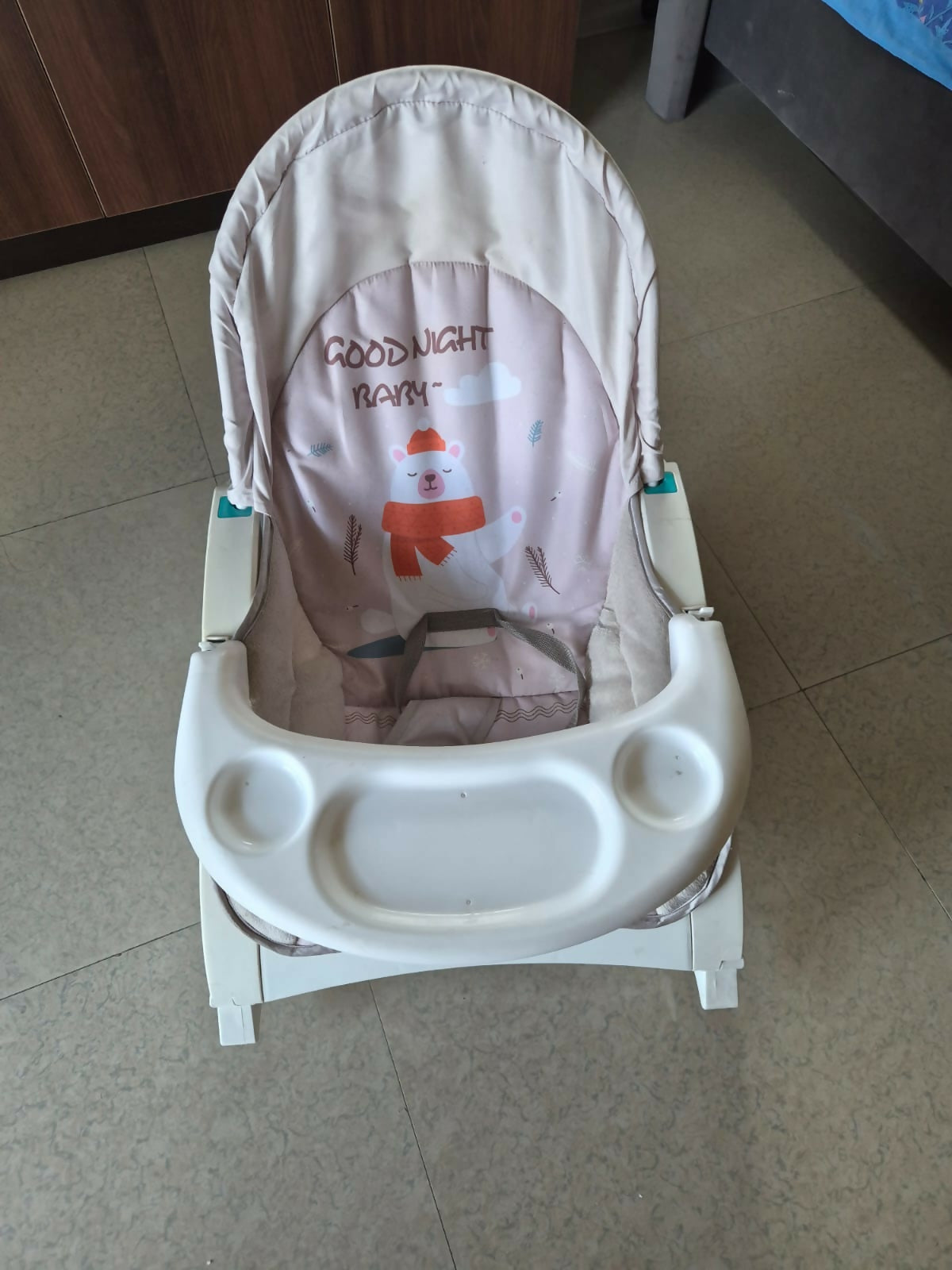 MISS & CHIEF Portable Baby Rocker & Bouncer with a comfortable padded seat, gentle rocking motion, safety harness, sturdy frame, and lightweight foldable design for babies.
