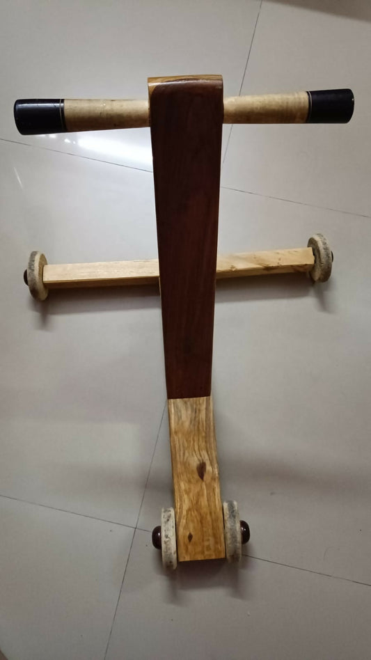 KAIZAO wooden baby walker – sturdy, eco-friendly push toy for toddlers’ first steps.