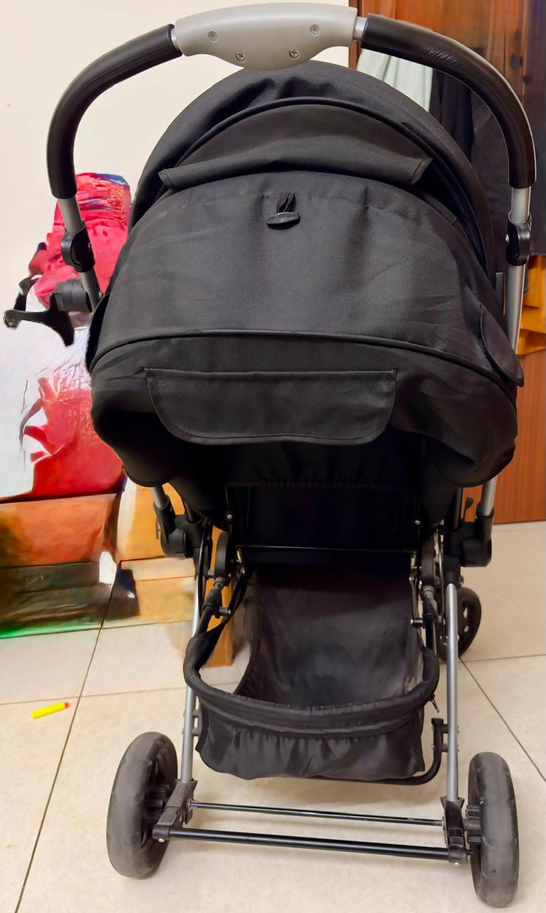 R FOR RABBIT Baby Stroller/Pram featuring comfortable seating, a protective canopy, sturdy frame and smooth-moving wheels for convenient everyday walks, outings and travel with your baby.