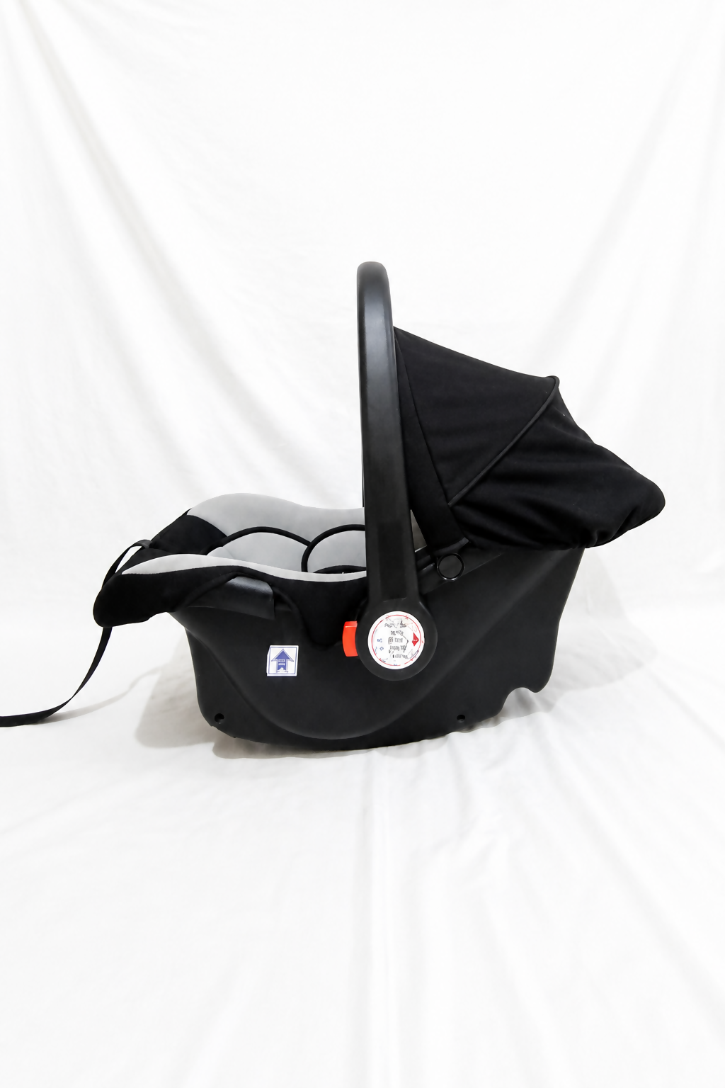 R for Rabbit Picaboo infant car seat carrier with rear-facing design, cushioned newborn support, secure safety harness, carry handle, and comfortable travel protection for babies.