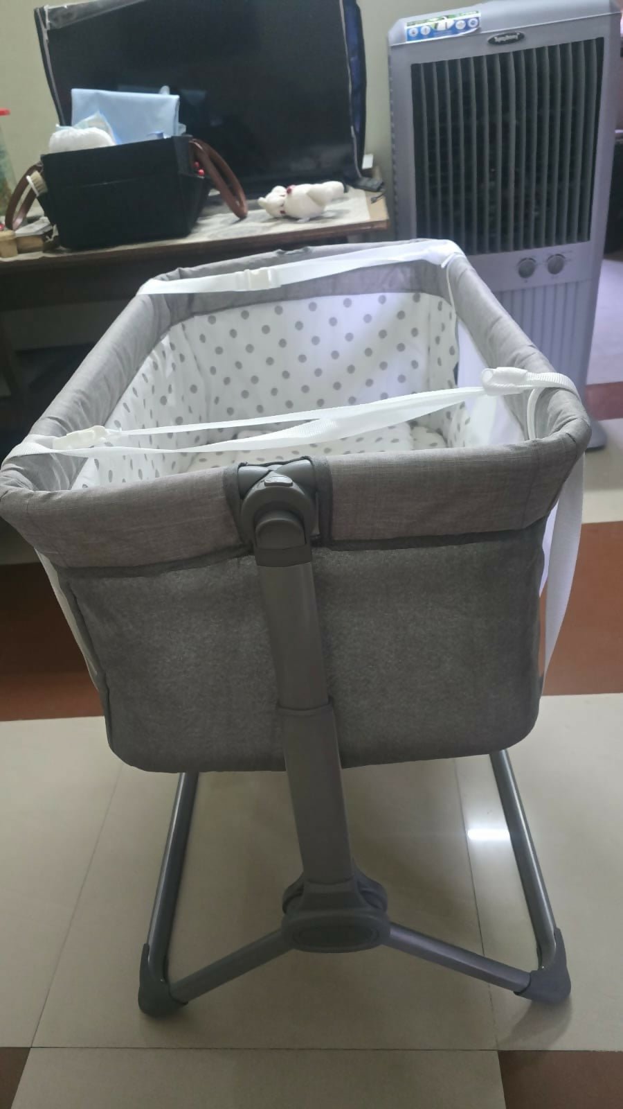 R for Rabbit Hop A Little baby cot bedside bassinet with saturdy frame, breathable sides, adjustable height, and a cozy sleeping space for newborns and infants.
